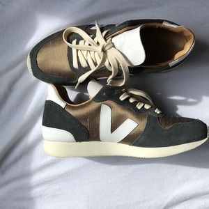 Veja shoes size 6